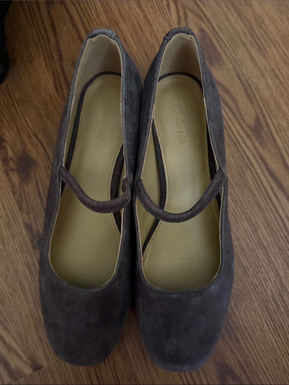 The Greta Pump in Dark Roast - Picture 4 of 5